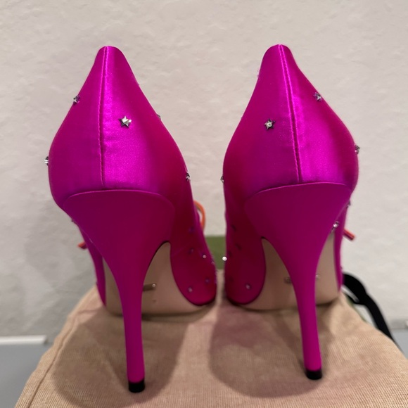 Gucci Jodie Crystal Stars Embellished Satin Pumps Fuchsia Size 41 NIB - Picture 9 of 14